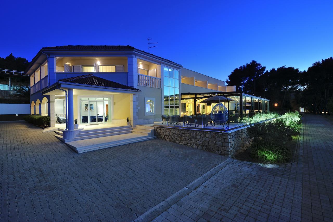 Hotel Antica-Seafront Hotel With Comfortable Rooms And Pool Stari Grad  Exteriér fotografie