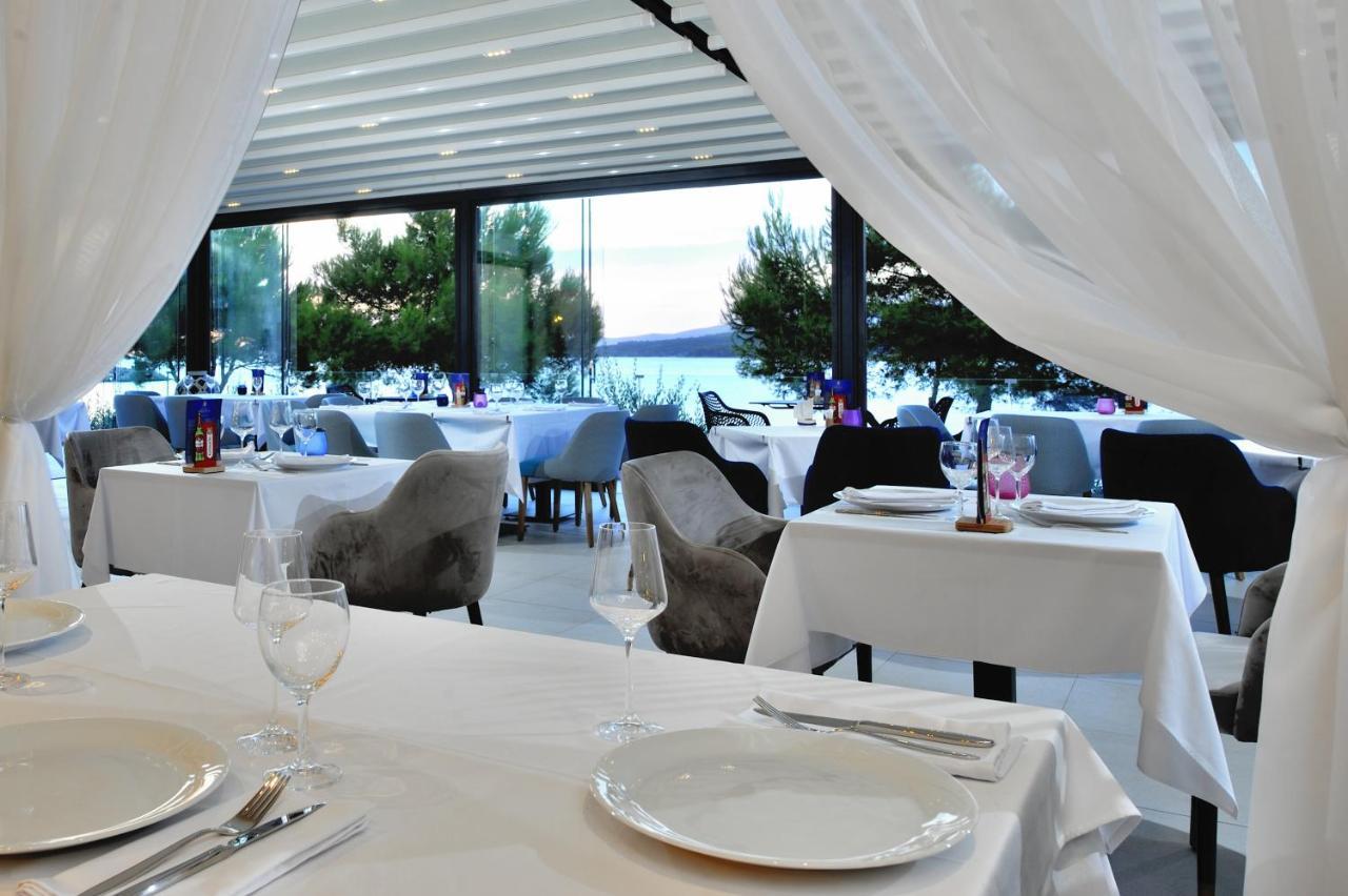 Hotel Antica-Seafront Hotel With Comfortable Rooms And Pool Stari Grad  Exteriér fotografie